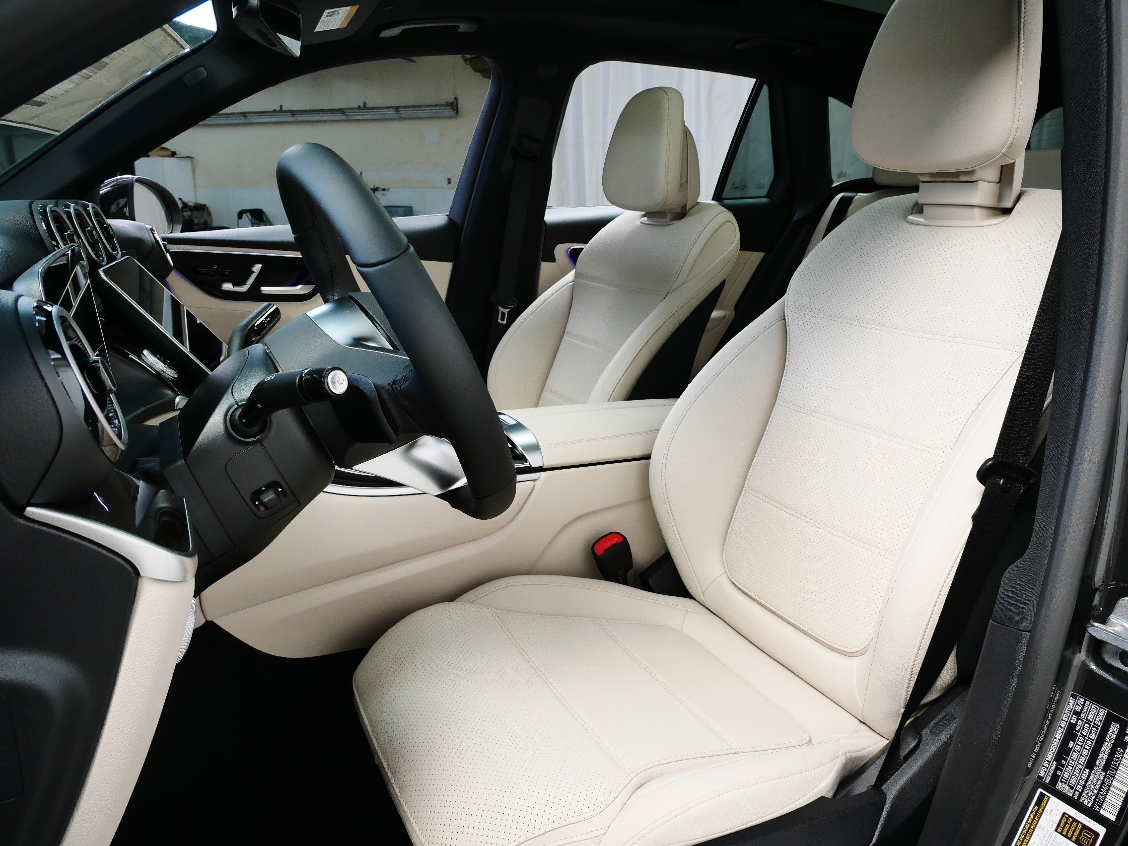 New 2026 Mercedes-Benz GLC 300 4MATIC image 2