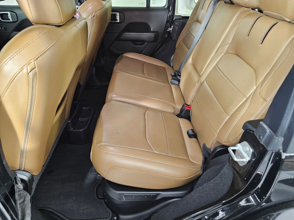 Used 2022 Jeep Wrangler Unlimited Sahara 4xe image 36