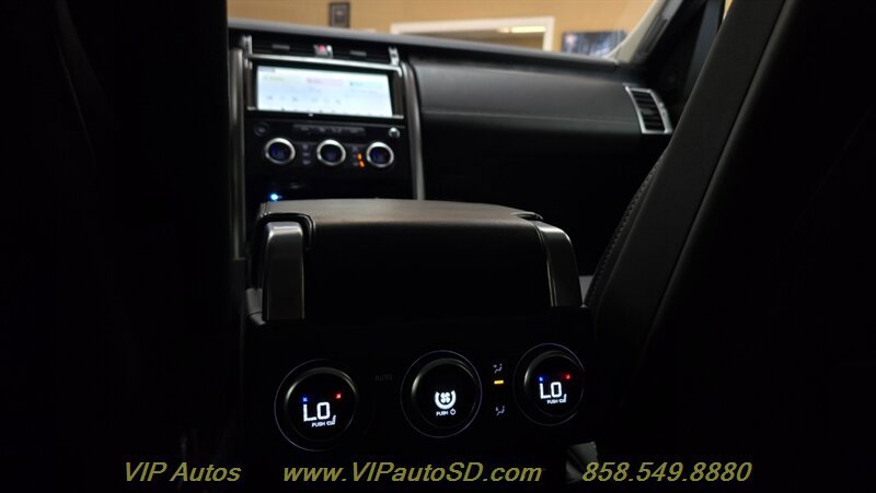 Used 2017 Land Rover Discovery First Edition AWD/4WD image 28
