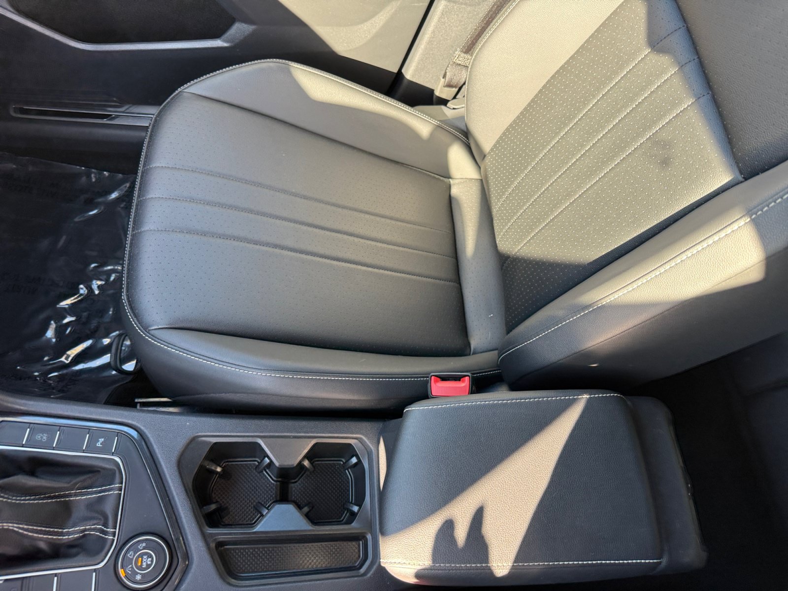 Certified 2024 Volkswagen Tiguan SE R-Line AWD/4WD image 14