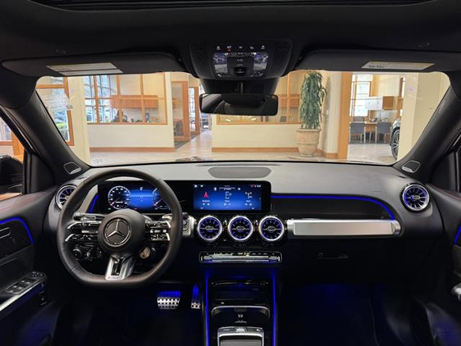 Certified 2025 Mercedes-Benz GLB 35 AMG 4MATIC image 15