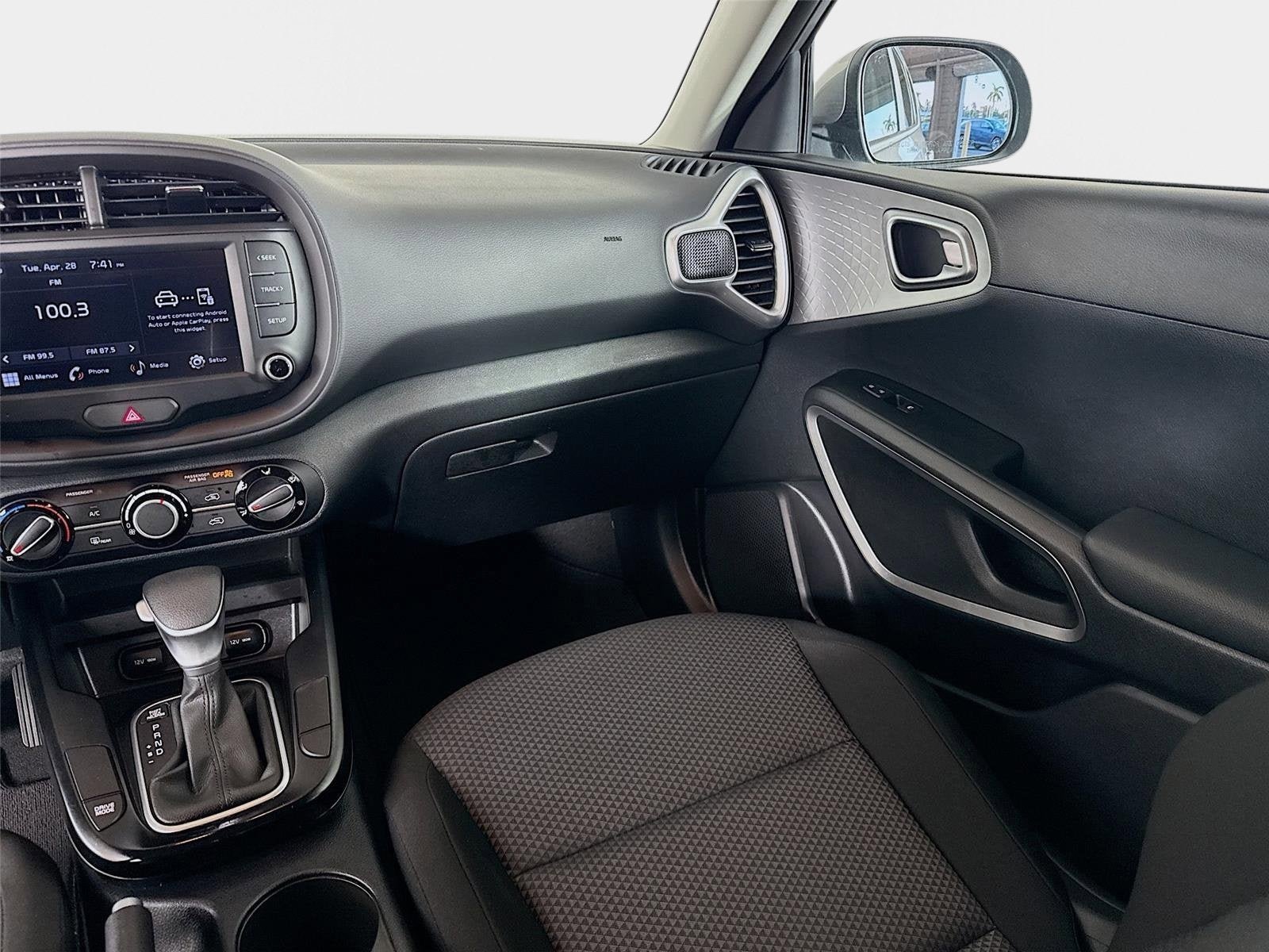 Certified 2025 Kia Soul LX w/ LX Technology Package FWD image 22