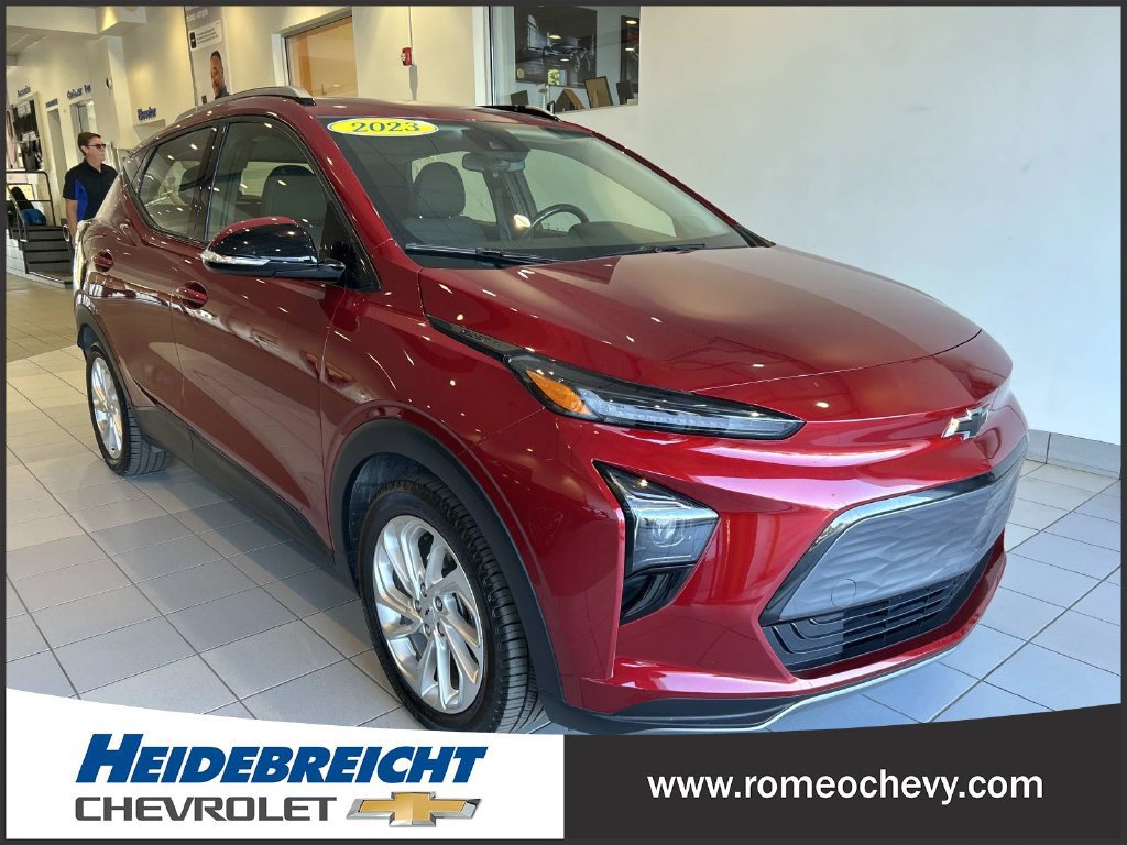 Used 2023 Chevrolet Bolt EUV LT w/ Comfort Package FWD image 1