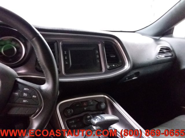 Used 2016 Dodge Challenger SXT image 11
