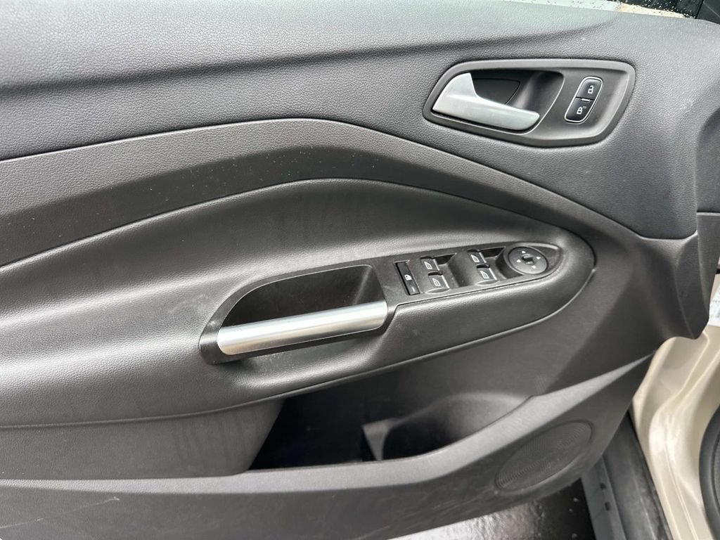 Used 2017 Ford C-MAX Energi SE w/ Equipment Group 401A FWD image 15