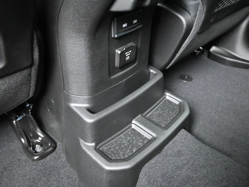 New 2026 Jeep Wrangler Unlimited Sahara AWD/4WD image 31