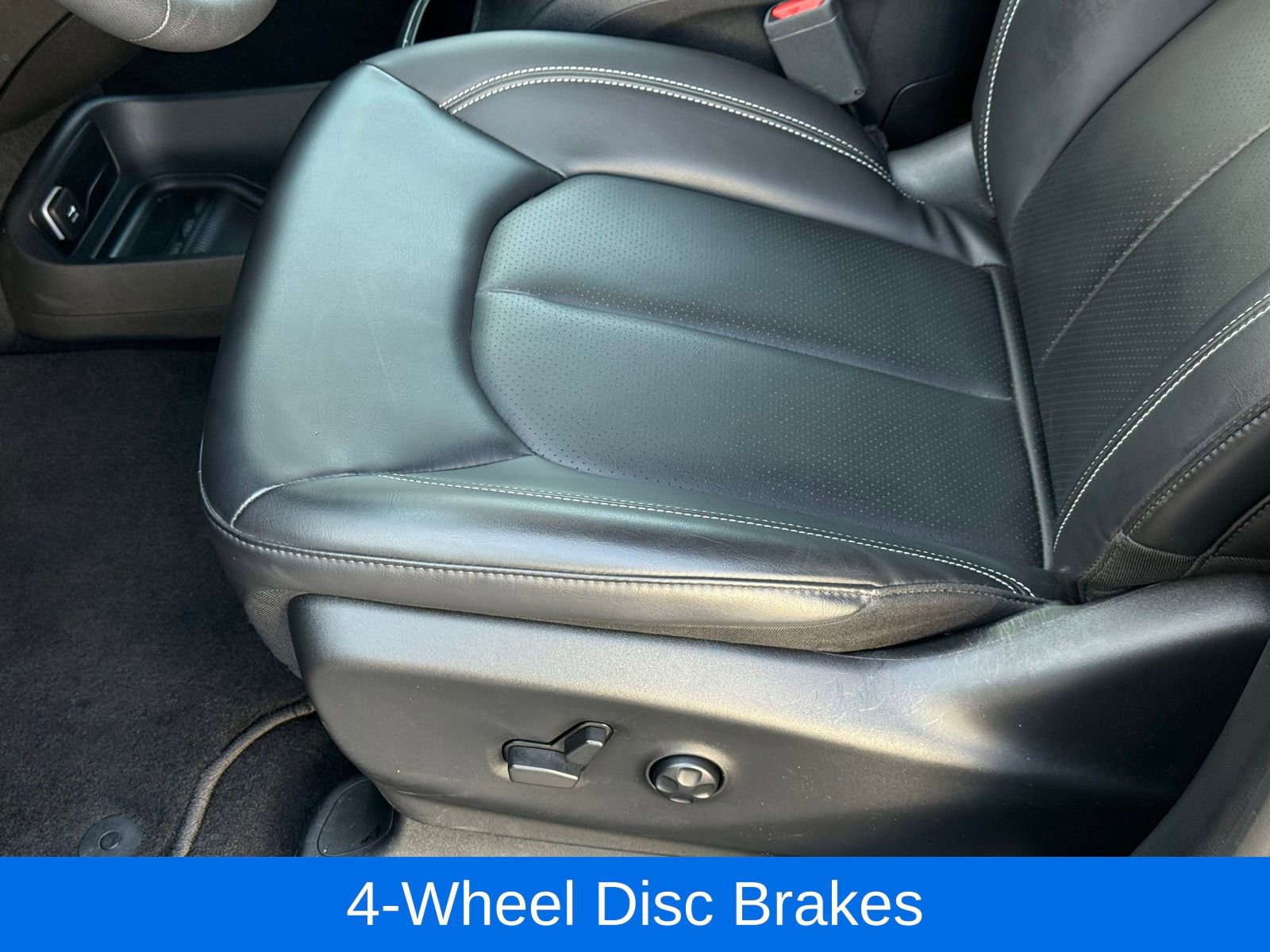 Used 2023 Chrysler Pacifica Touring-L w/ Uconnect Theater Family Group image 46