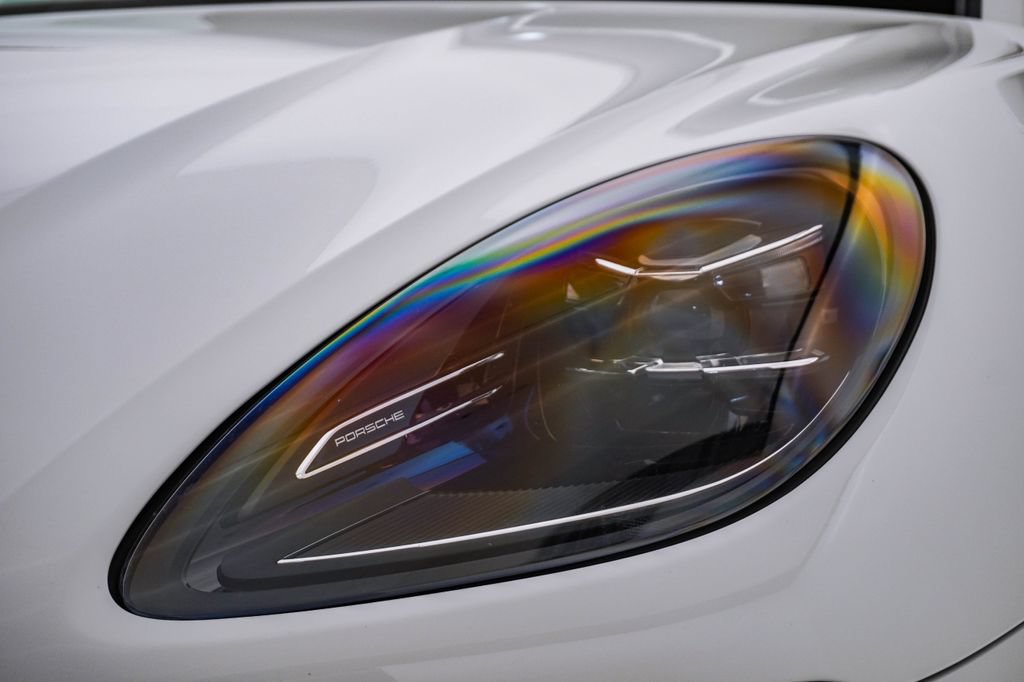 Certified 2023 Porsche Macan AWD/4WD image 7