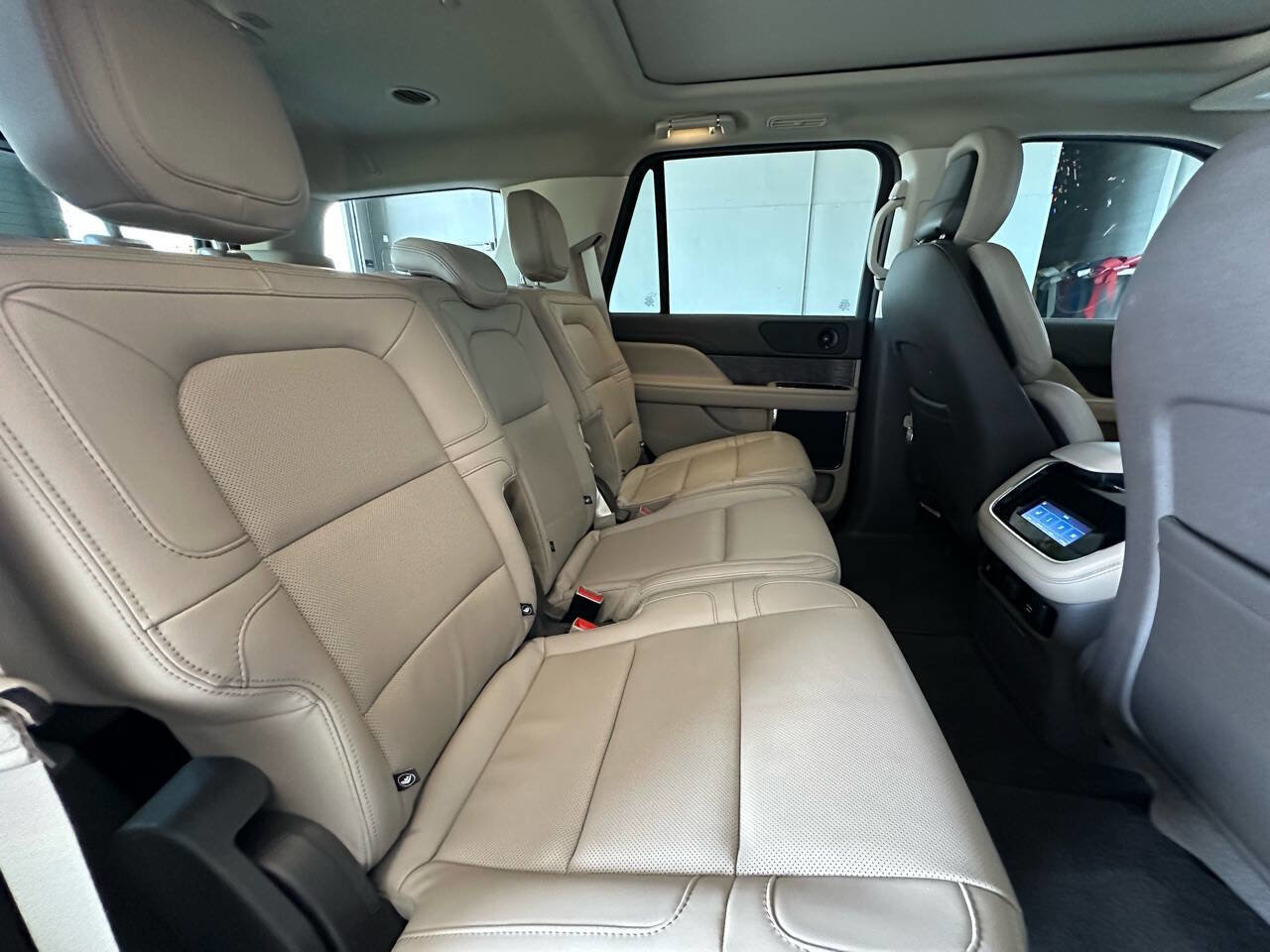 Used 2022 Lincoln Navigator 2WD image 20