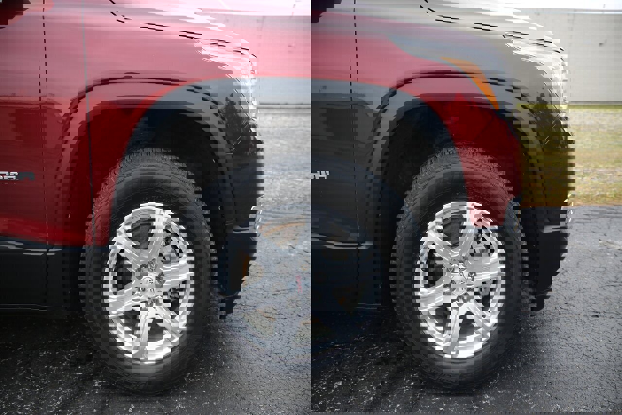 Used 2018 GMC Acadia SLE w/ LPO, Floor Liner Package image 23