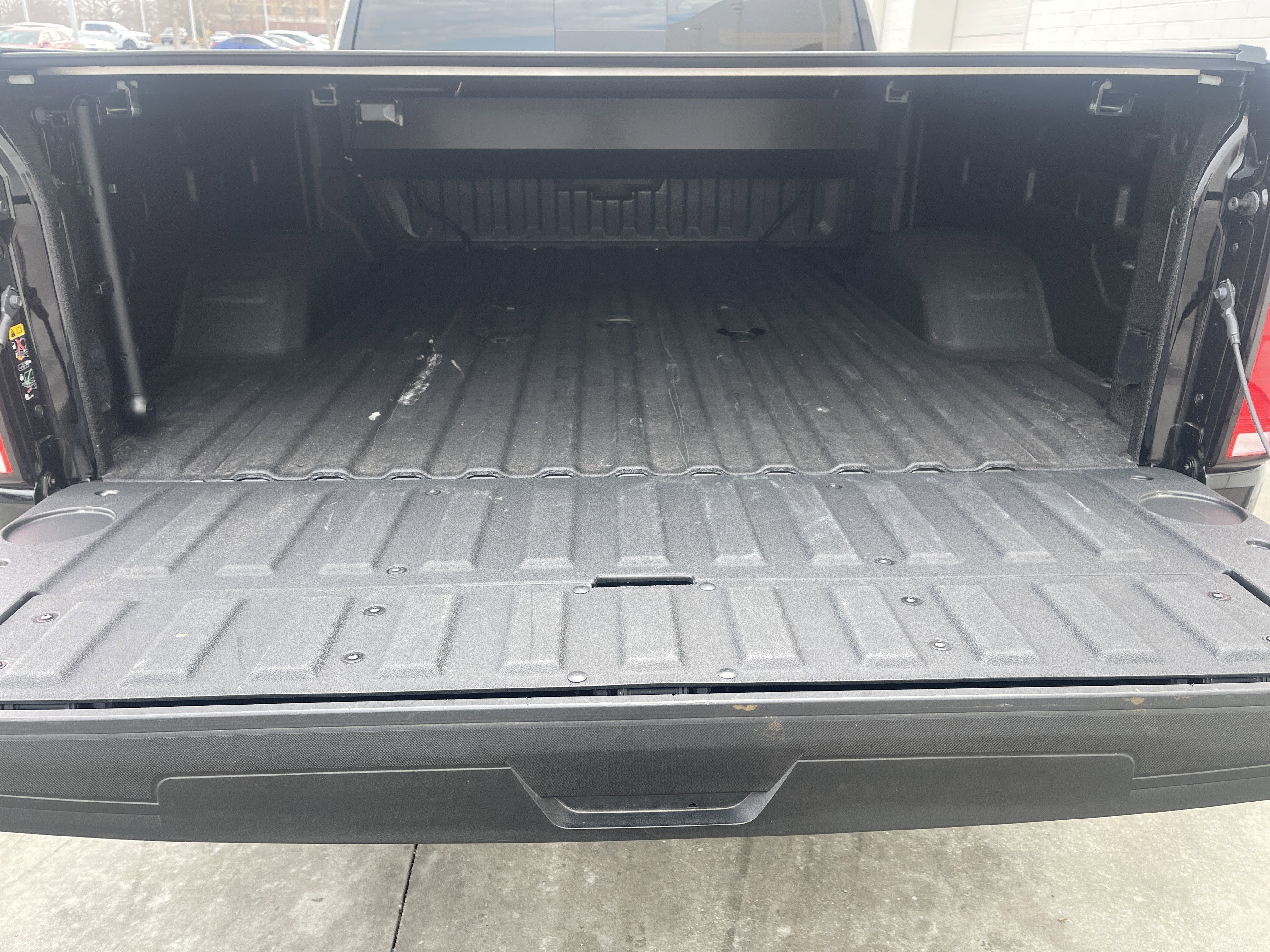 Used 2025 Chevrolet Silverado 2500 ZR2 w/ Technology Package image 30