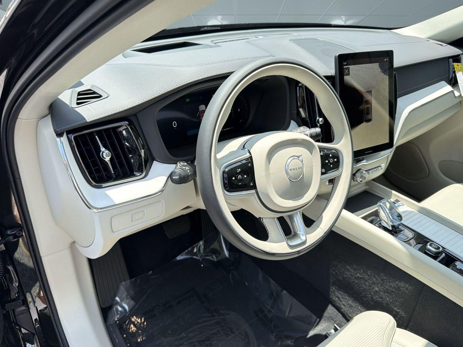 New 2026 Volvo XC60 B5 Ultra w/ Climate Package AWD/4WD image 4