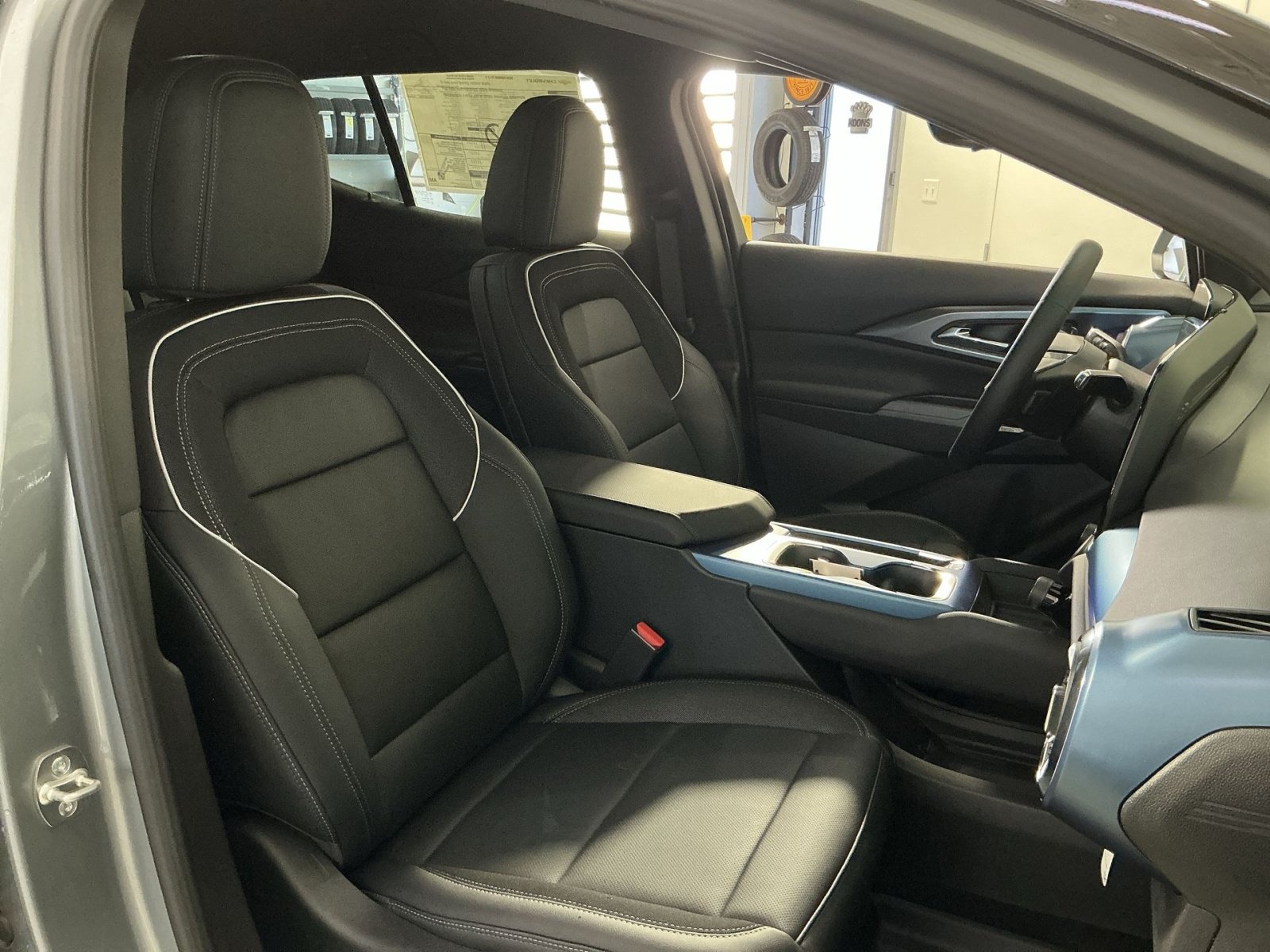 New 2026 Chevrolet Equinox EV LT w/ Convenience Package II FWD image 33
