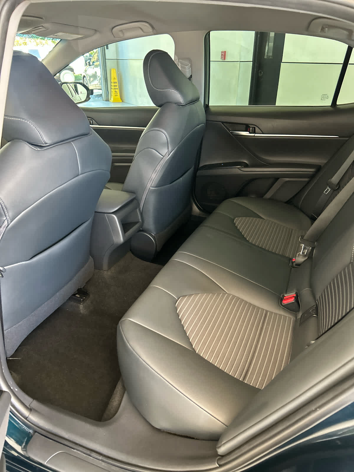 Used 2018 Toyota Camry SE FWD image 16