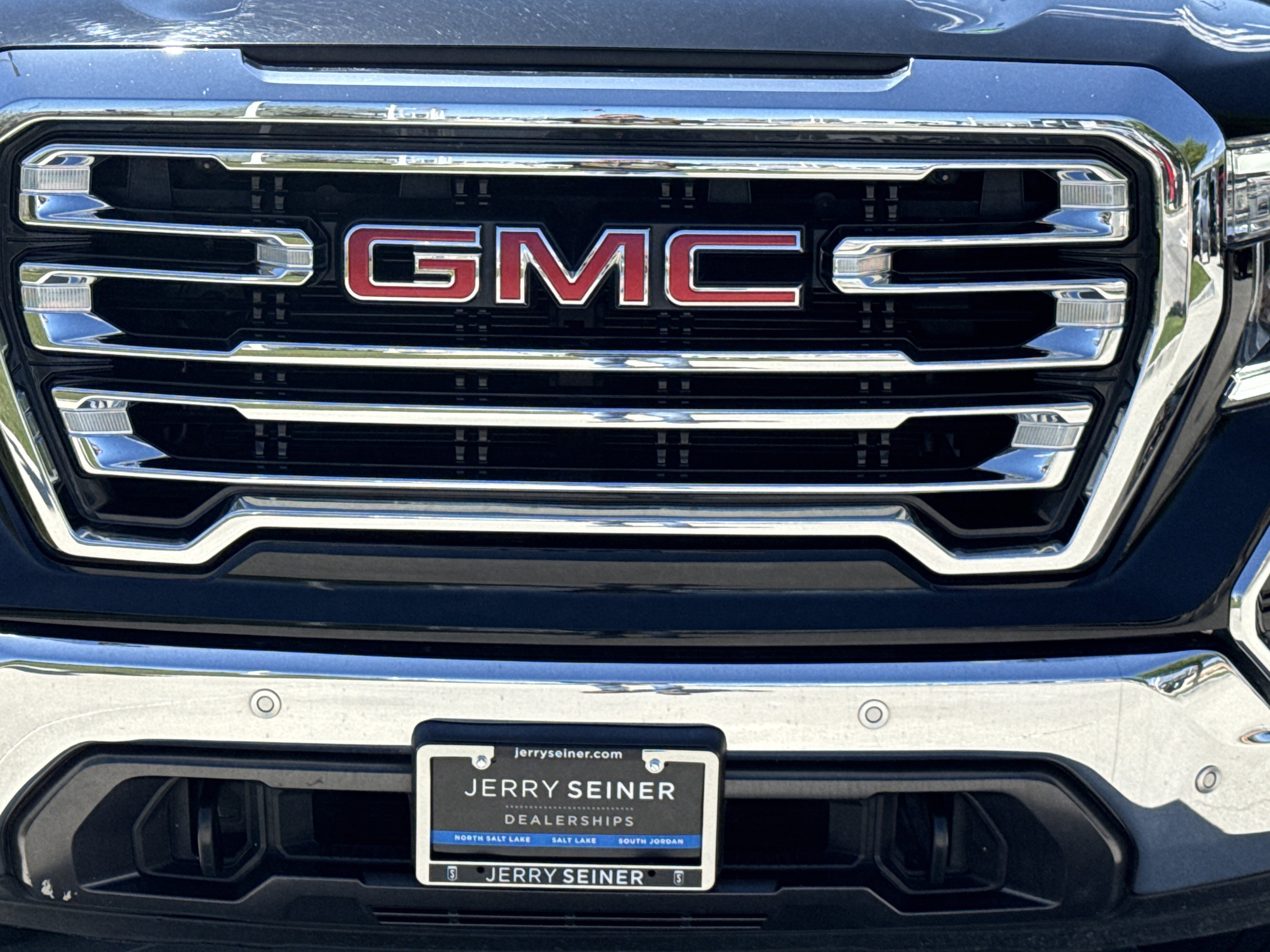 Used 2022 GMC Sierra 1500 SLT AWD/4WD image 9