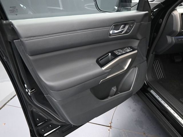 Used 2025 Nissan Pathfinder Platinum AWD/4WD image 31