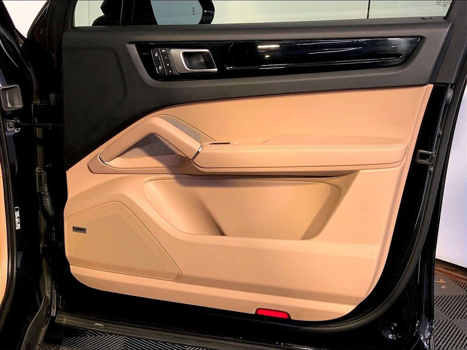 Certified 2023 Porsche Cayenne AWD/4WD image 26