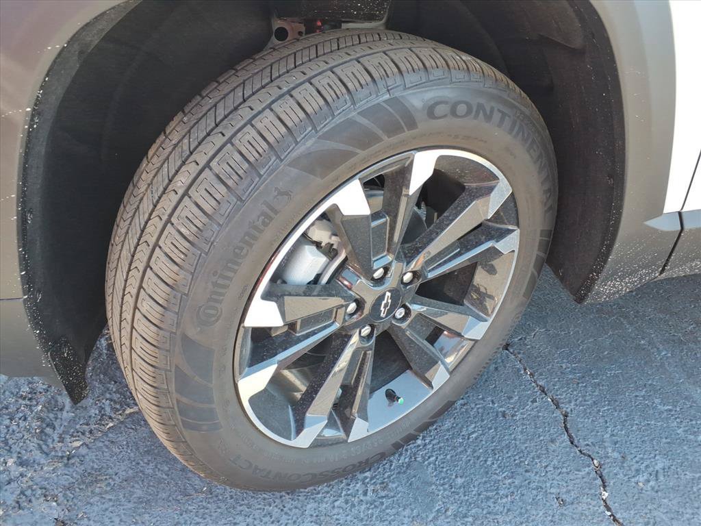 New 2027 Chevrolet Equinox RS w/ Safety and Technology Package FWD image 16