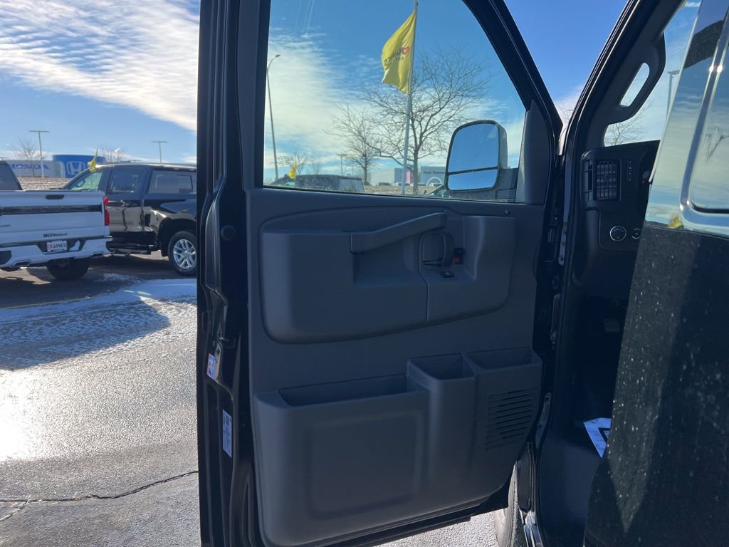 New 2025 Chevrolet Express 3500 w/ Driver Convenience Package image 9