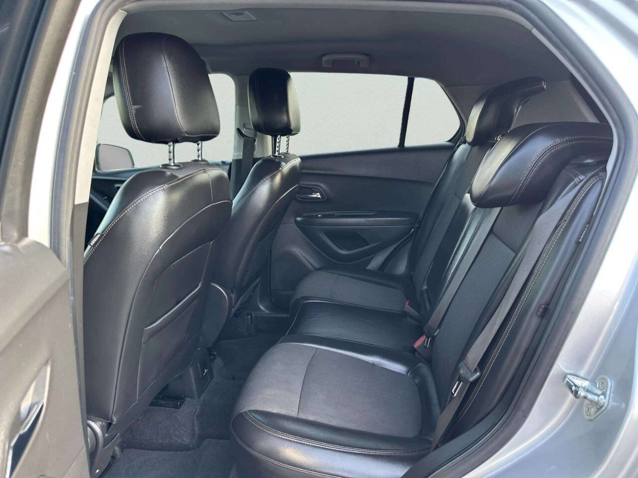 Used 2019 Chevrolet Trax LT w/ LT Convenience Package FWD image 16