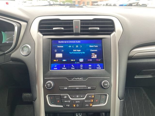 Used 2020 Ford Fusion SE AWD/4WD image 13