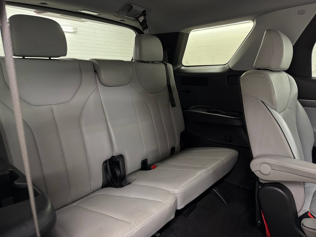 Used 2025 Hyundai Palisade SEL FWD image 32