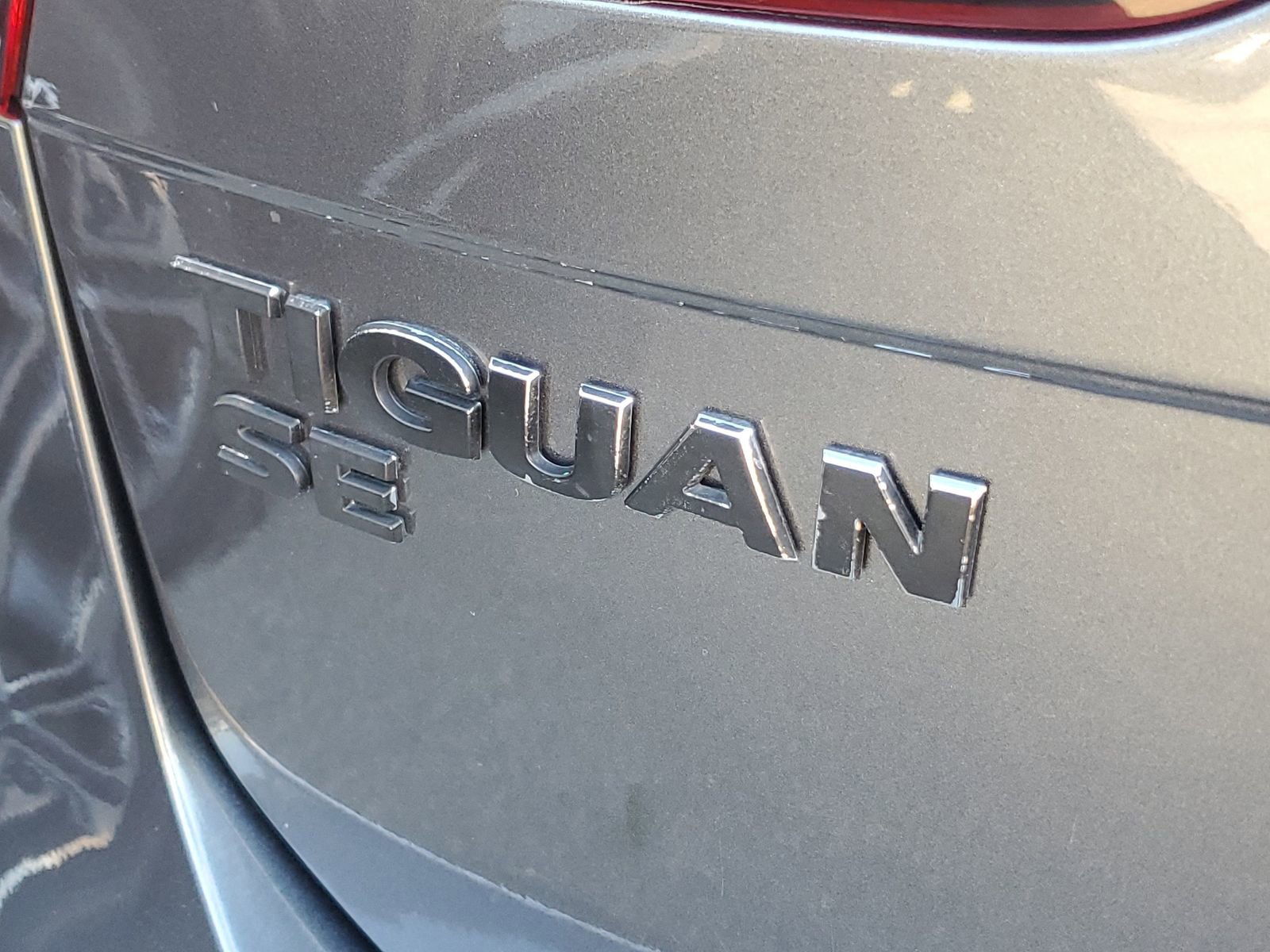 Used 2021 Volkswagen Tiguan SE R-Line image 7