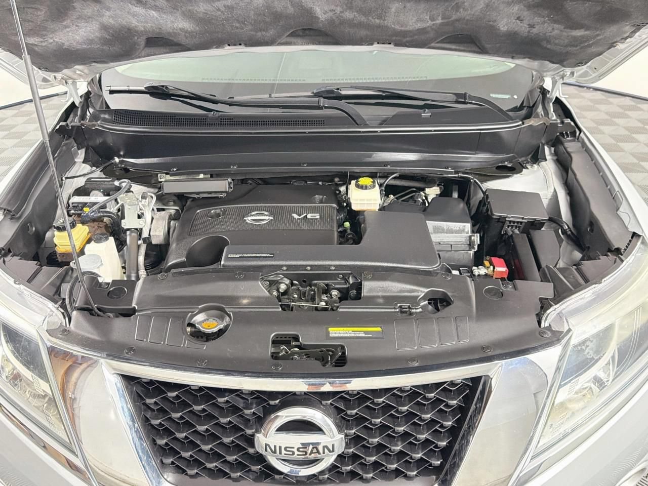 Used 2013 Nissan Pathfinder SV AWD/4WD image 38