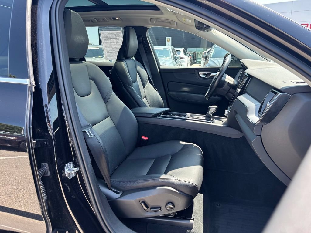 Used 2020 Volvo XC60 T5 Momentum w/ Protection Package AWD/4WD image 18