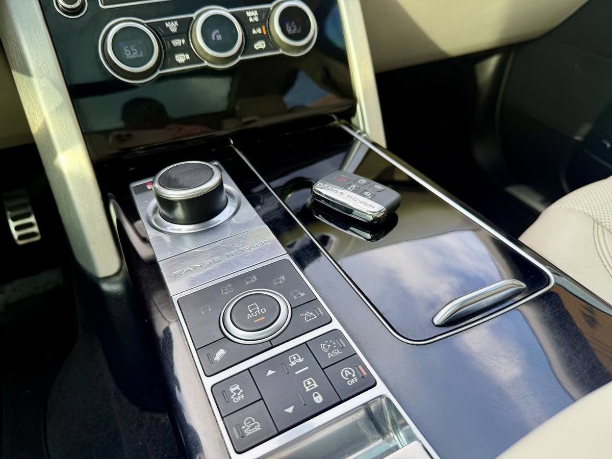 Used 2016 Land Rover Range Rover Long Wheelbase Supercharged image 34
