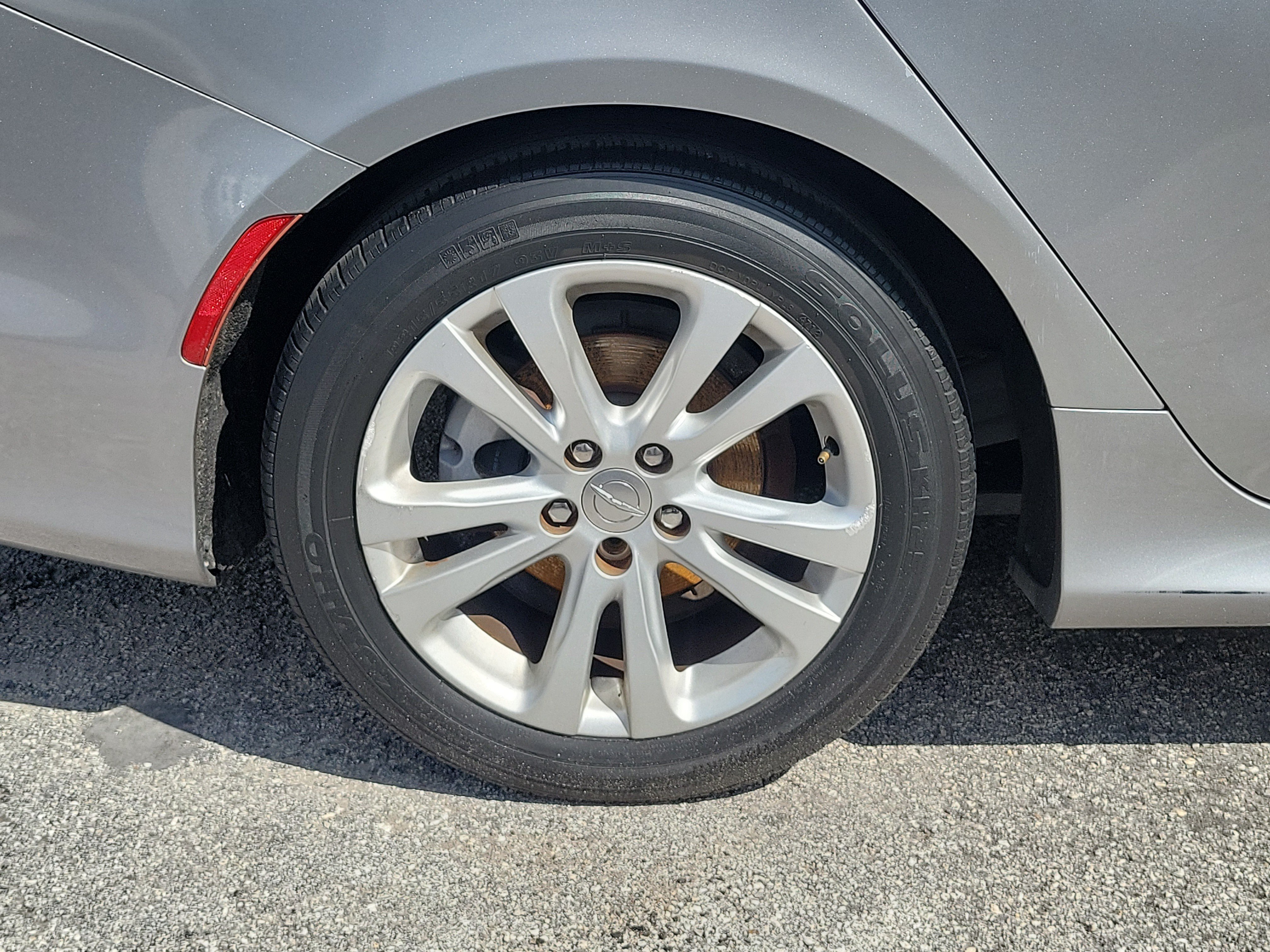 Used 2015 Chrysler 200 Limited FWD image 7