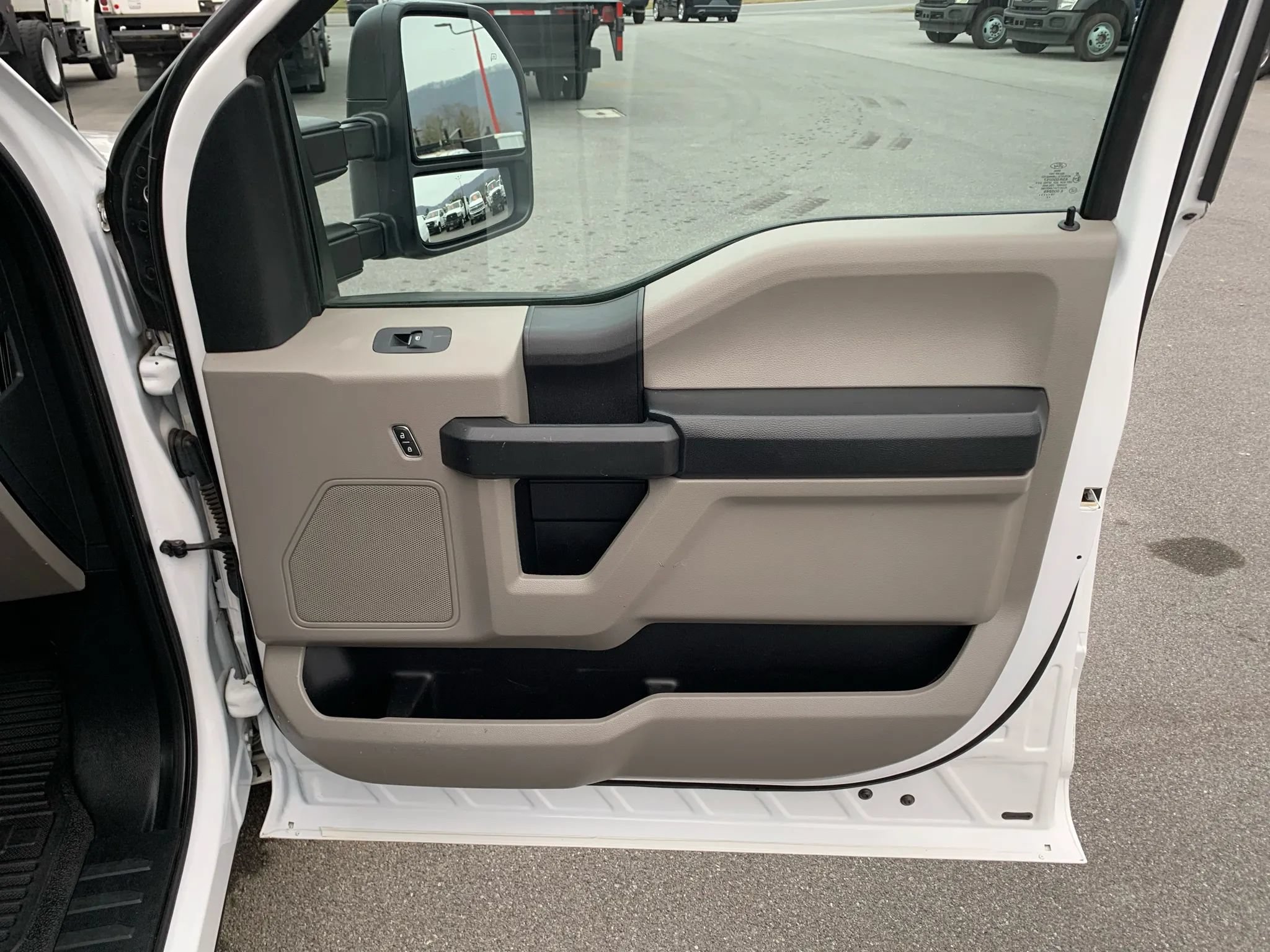 Used 2019 Ford F250 XL w/ Power Equipment Group RWD image 19
