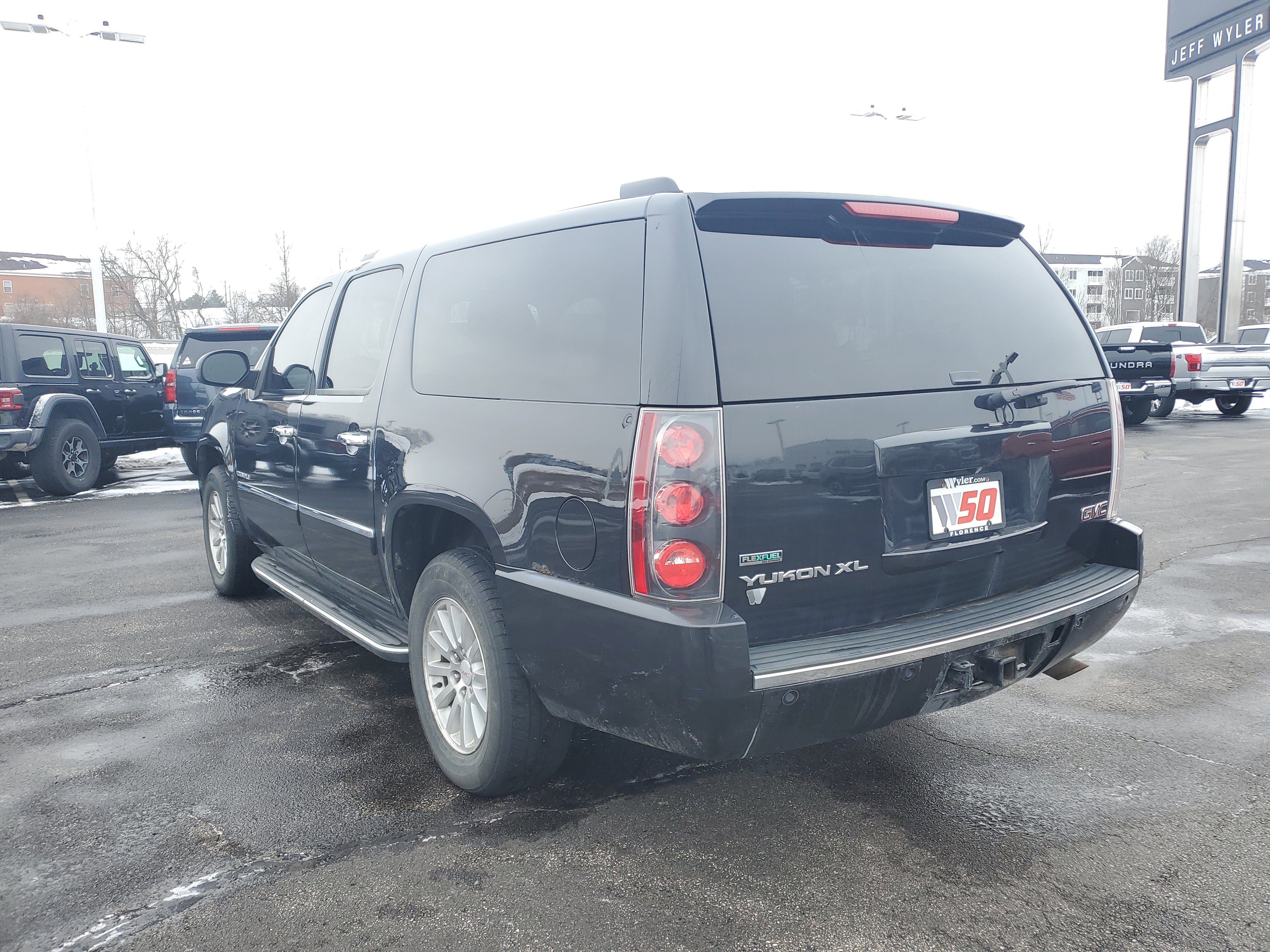 Used 2011 GMC Yukon XL Denali image 7