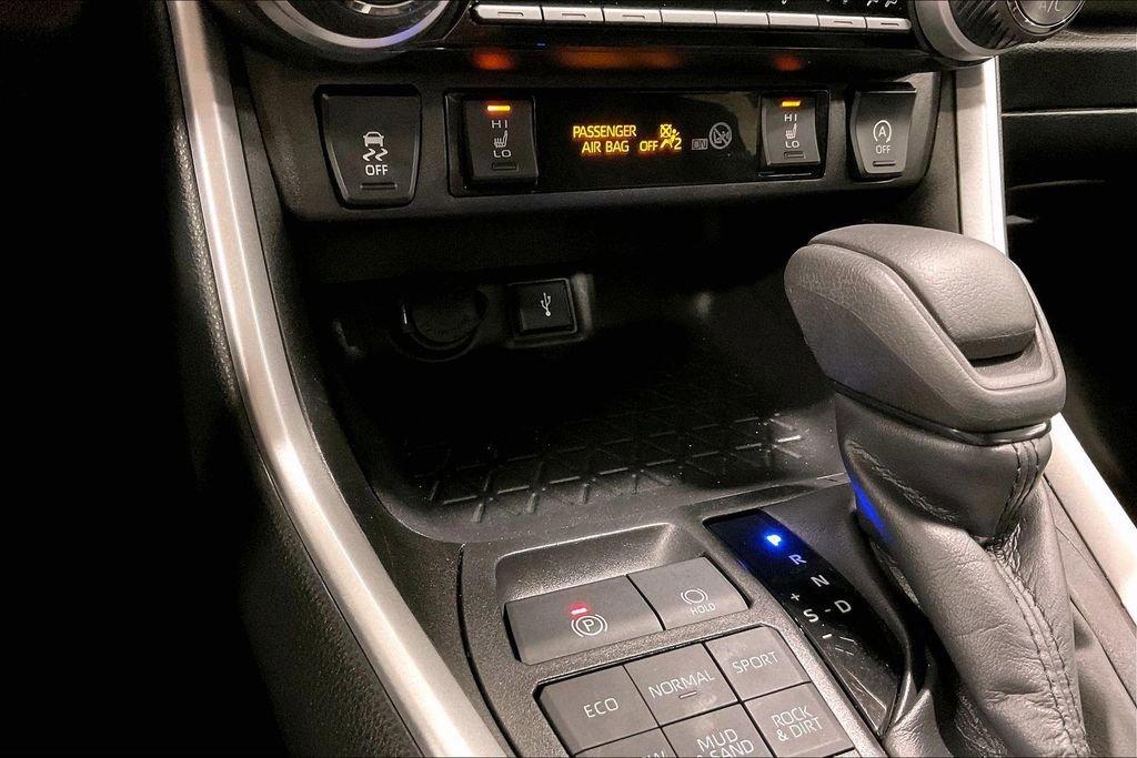 Used 2021 Toyota RAV4 XLE w/ Convenience Package AWD/4WD image 16