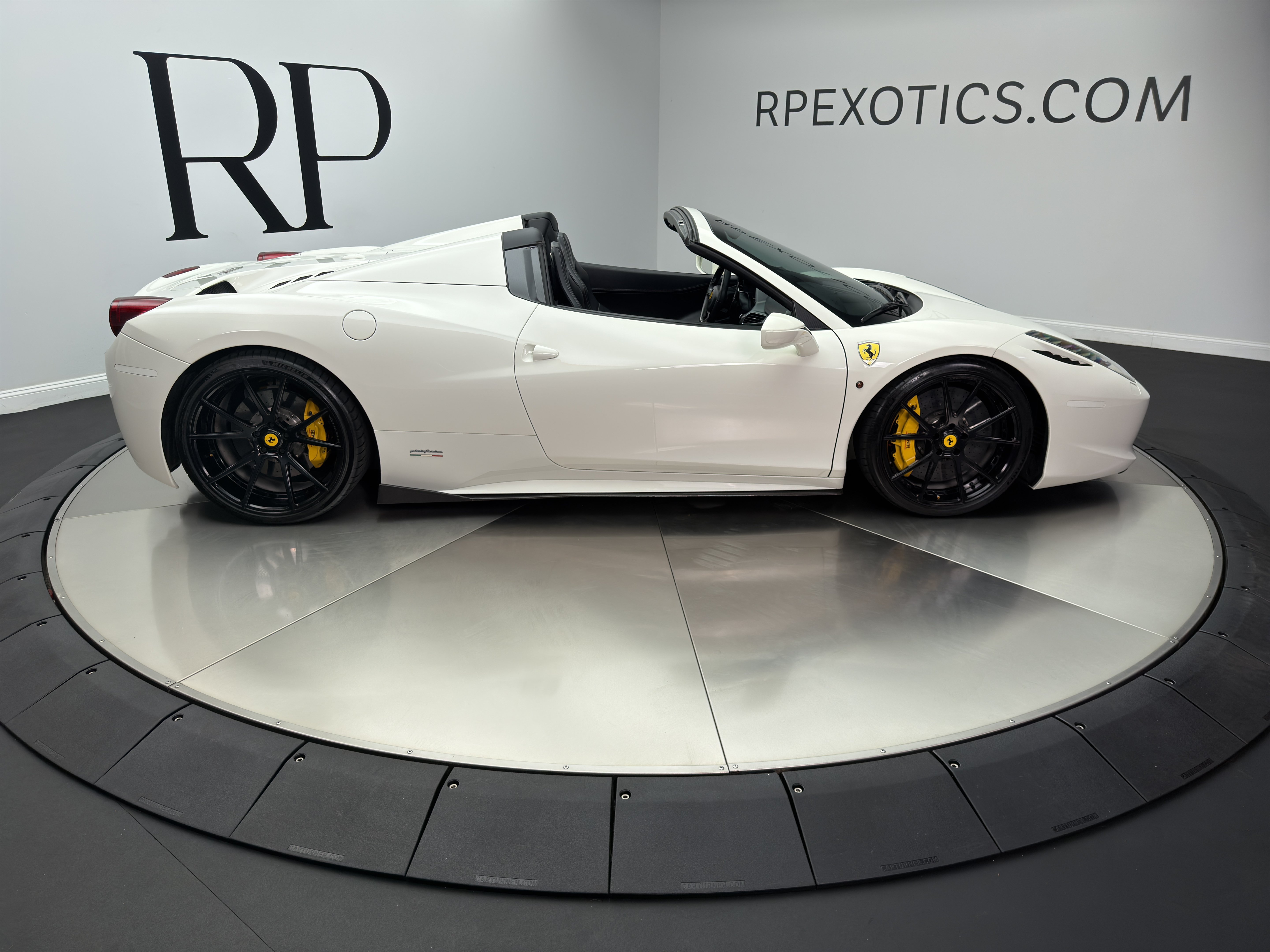 Used 2014 Ferrari 458 Spider RWD image 10