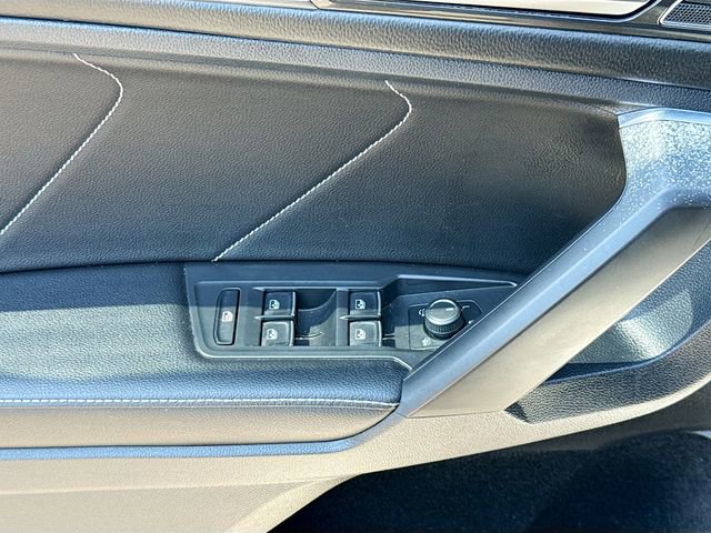 Used 2022 Volkswagen Tiguan SEL R-Line AWD/4WD image 17