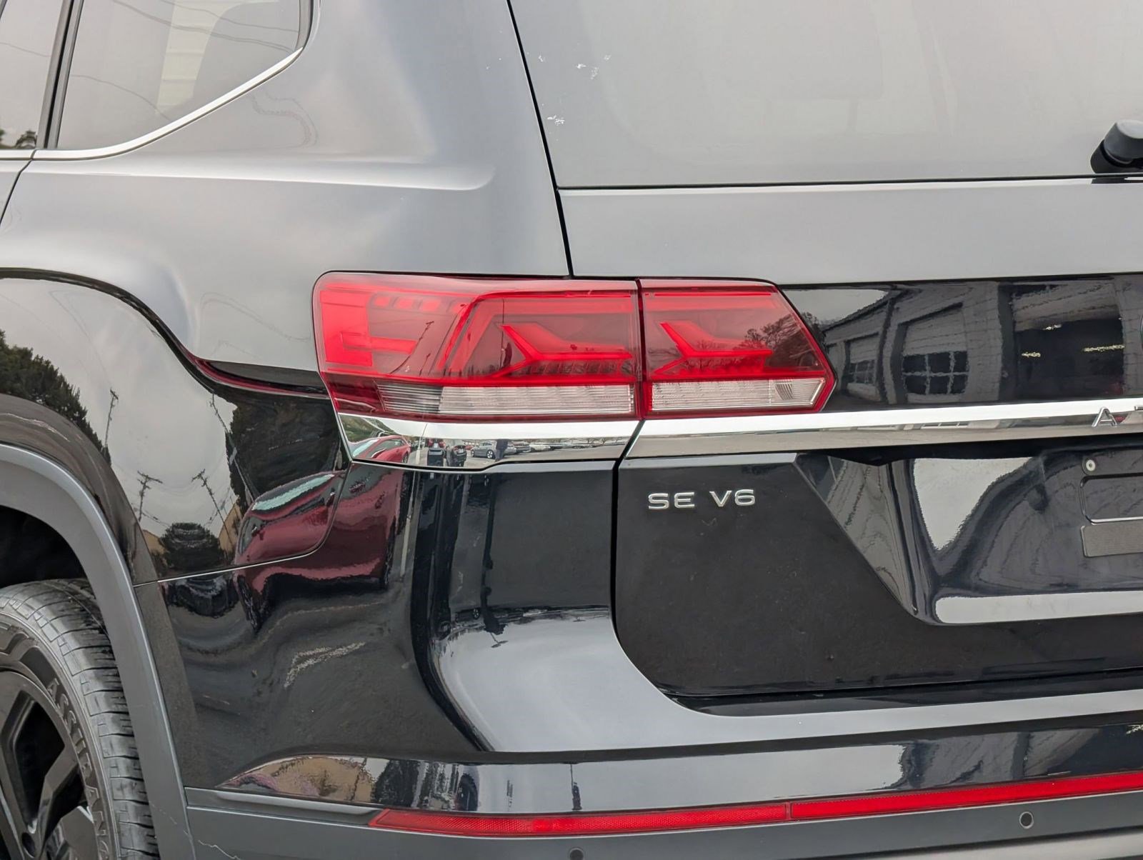 Used 2022 Volkswagen Atlas SE w/ Black Wheel Package image 13