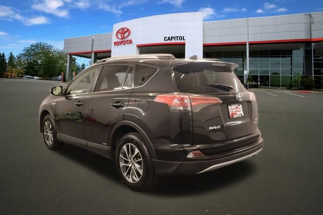 Used 2018 Toyota RAV4 XLE AWD/4WD image 4