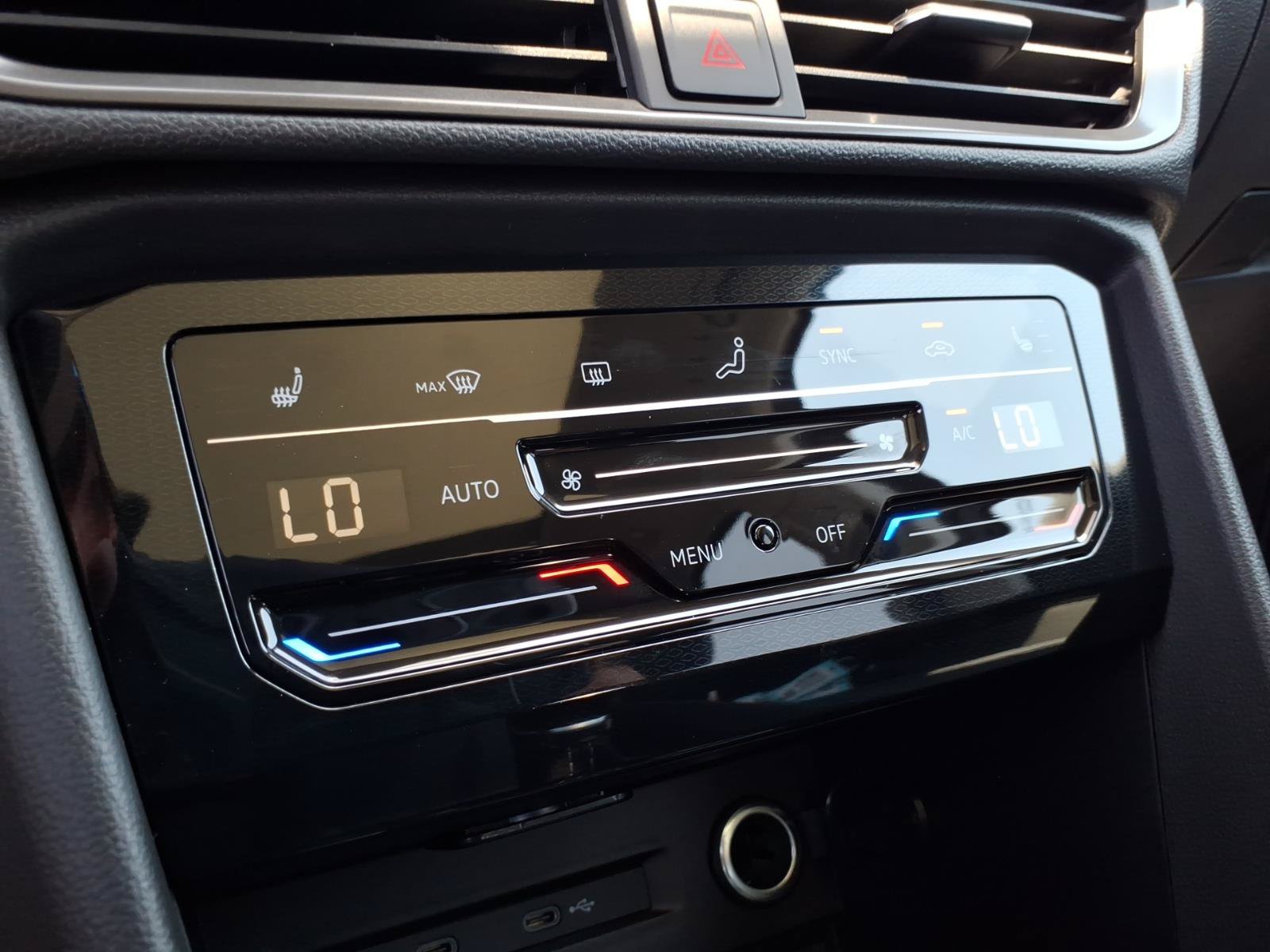 New 2026 Volkswagen Taos SE FWD image 20