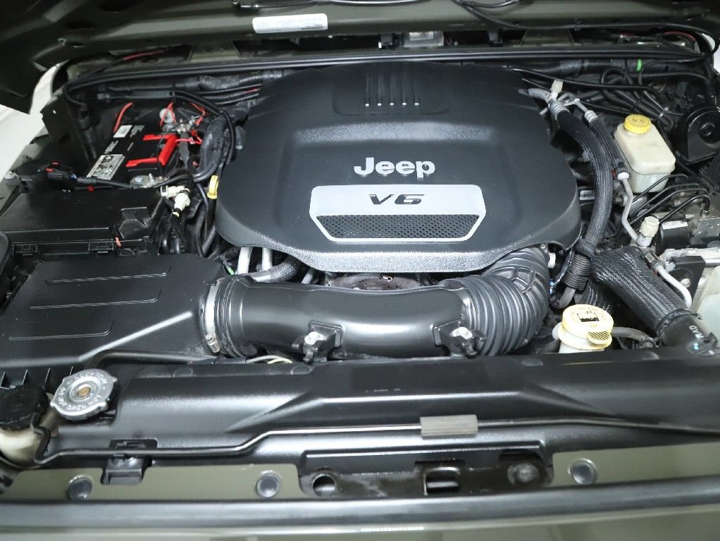 Used 2015 Jeep Wrangler Sport w/ Quick Order Package 24S AWD/4WD image 18