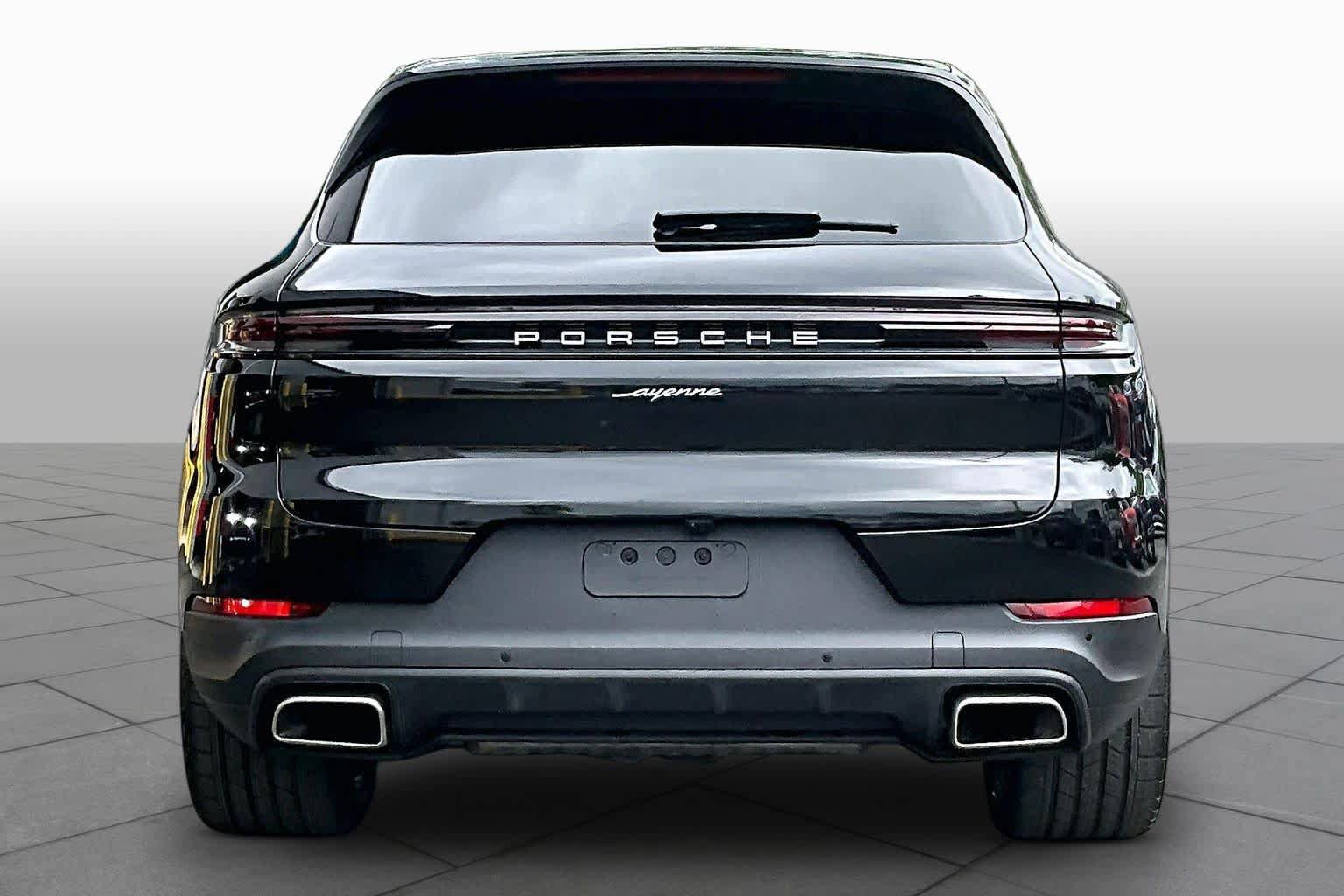 Used 2024 Porsche Cayenne AWD/4WD image 5