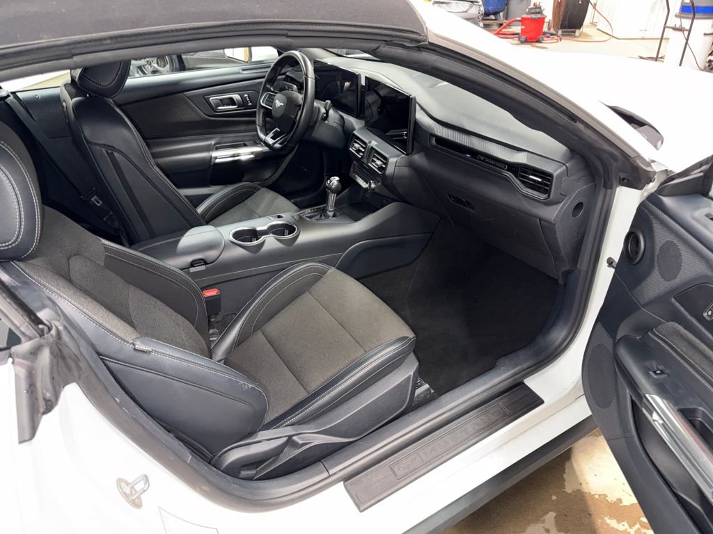 Used 2024 Ford Mustang Convertible image 14