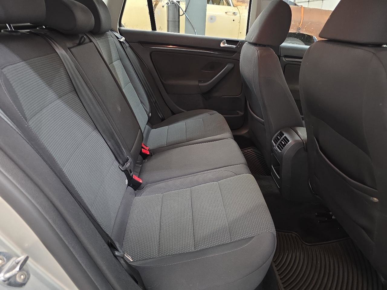 Used 2012 Volkswagen Jetta SE image 32