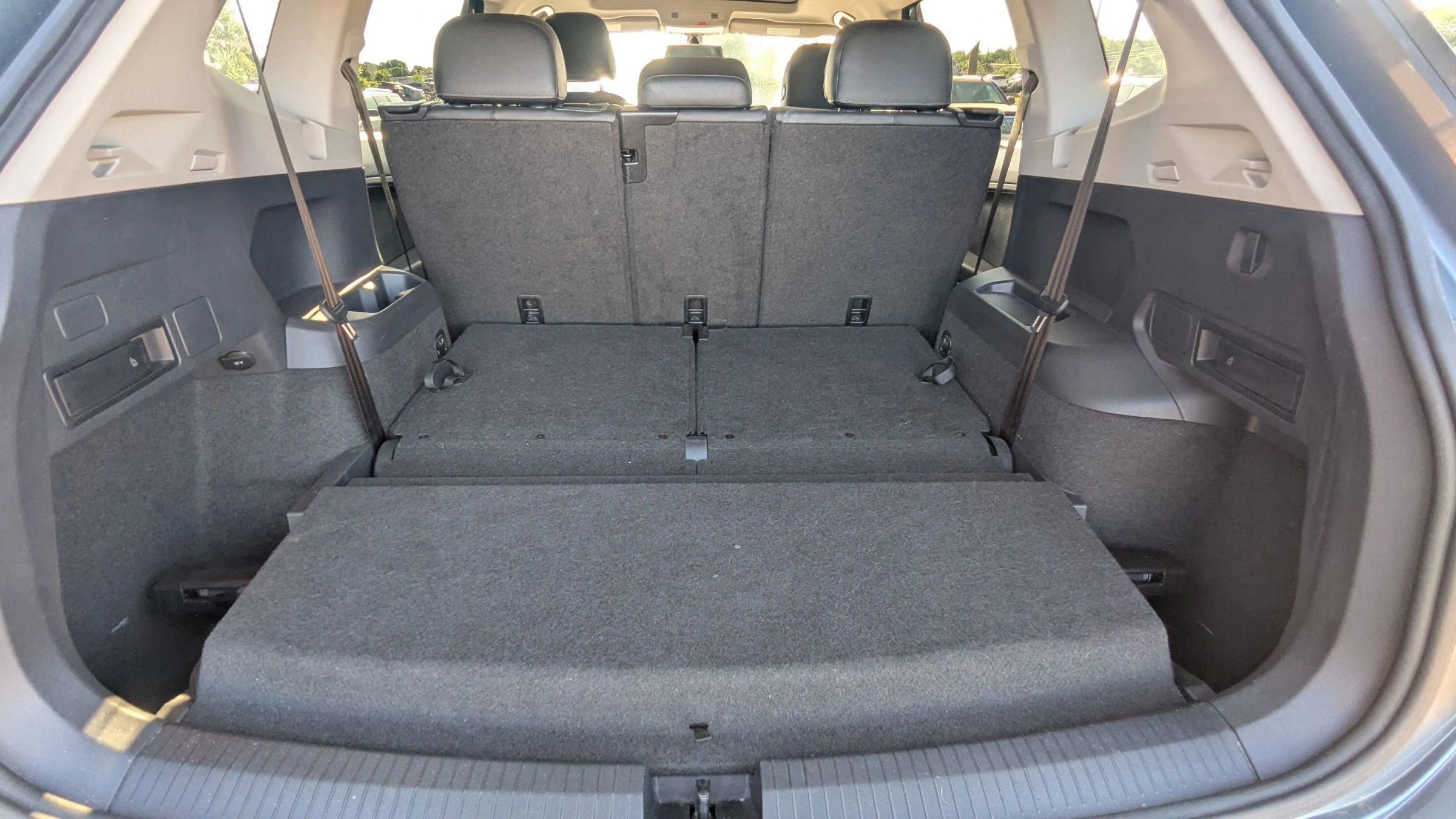 Used 2018 Volkswagen Tiguan SE w/ Panoramic Sunroof Package AWD/4WD image 16