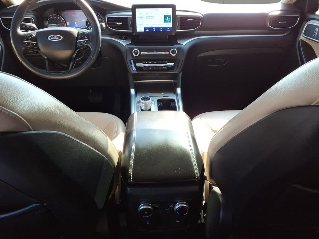 Used 2020 Ford Explorer XLT w/ Equipment Group 202A image 12