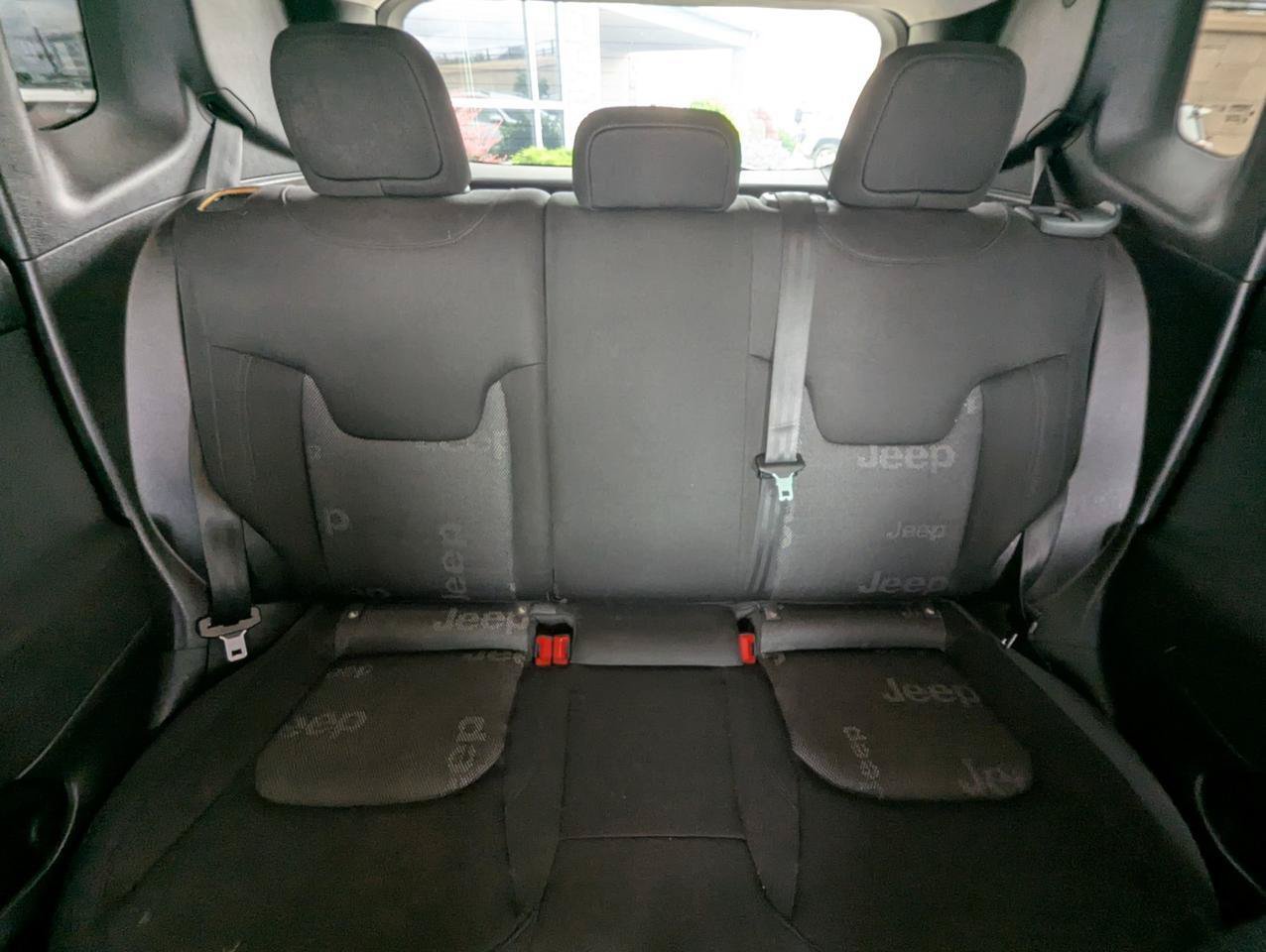 Used 2017 Jeep Renegade Latitude w/ Cold Weather Group AWD/4WD image 23