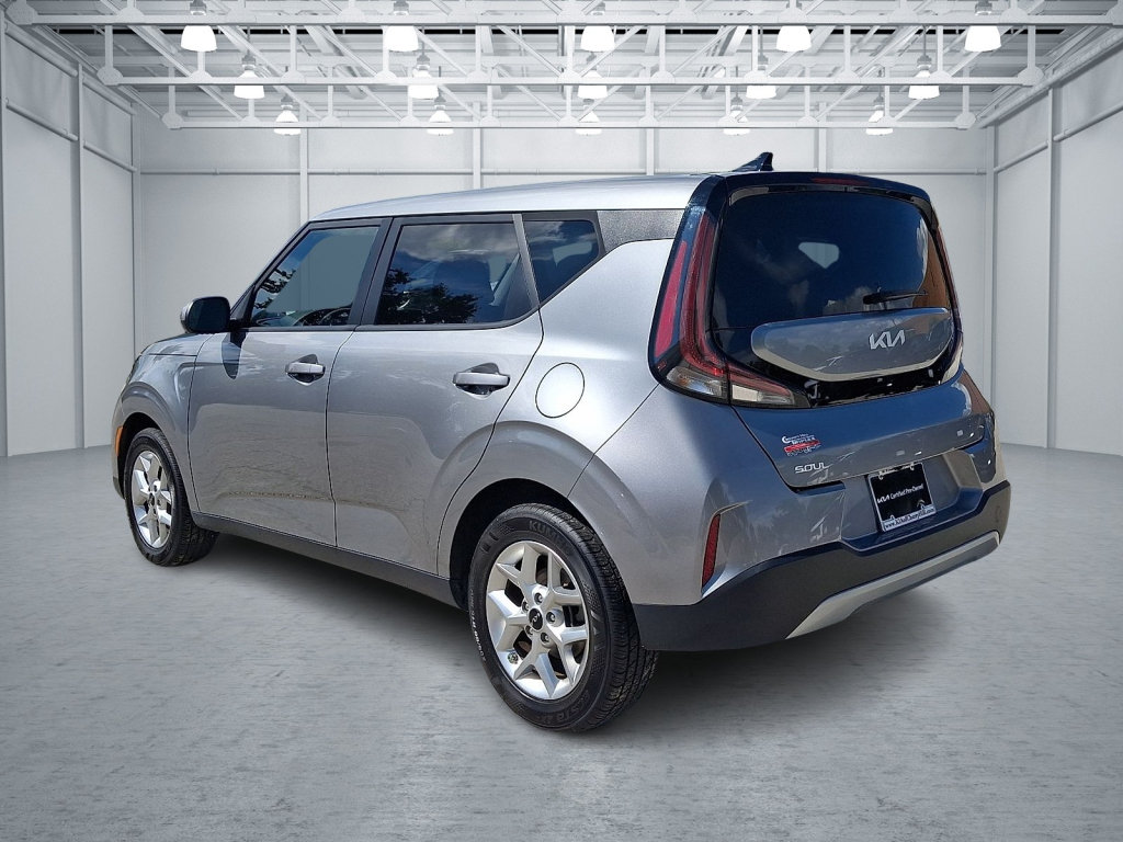 Used 2024 Kia Soul LX w/ Option Group 015 FWD image 9