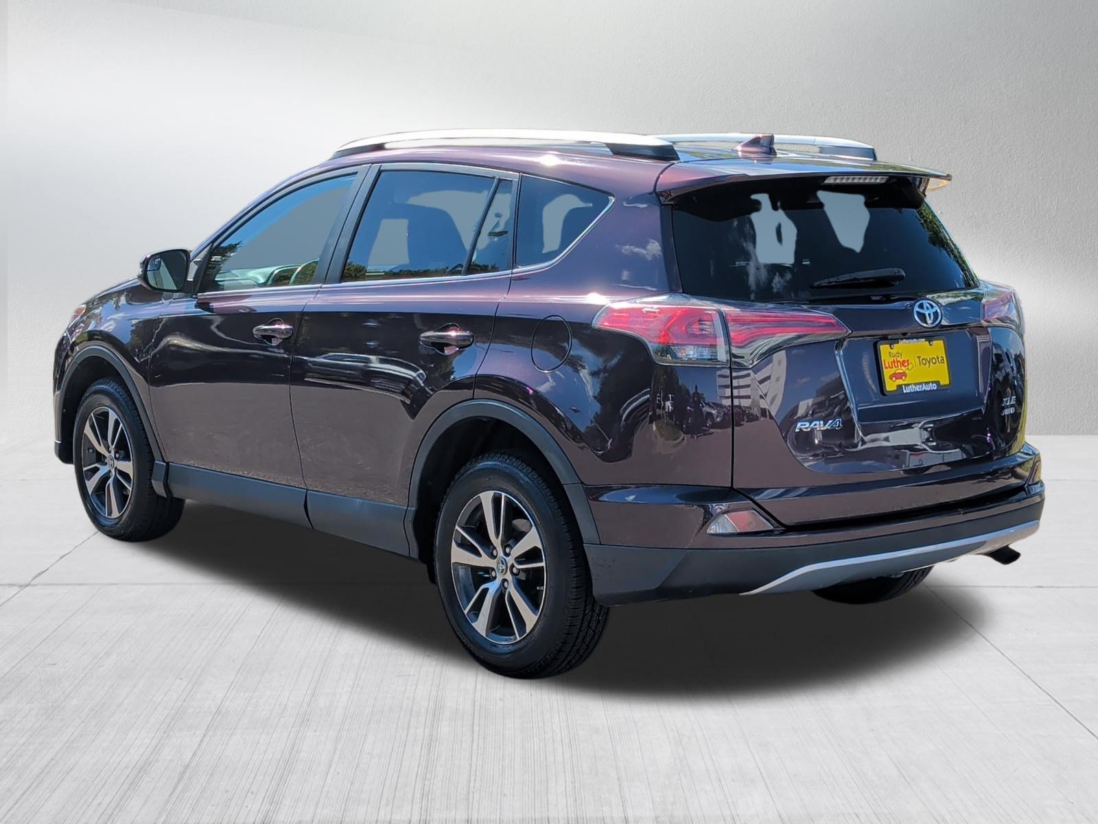 Used 2016 Toyota RAV4 XLE AWD/4WD image 5
