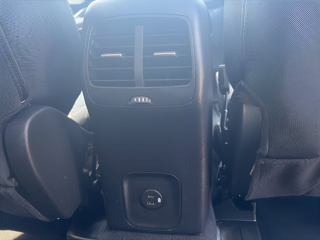 Used 2022 Ford Escape SE w/ Cold Weather Package FWD image 12
