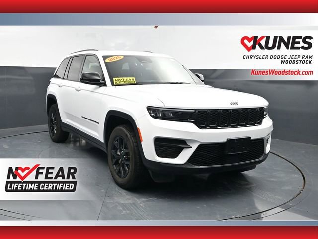 Used 2025 Jeep Grand Cherokee Altitude AWD/4WD image 1